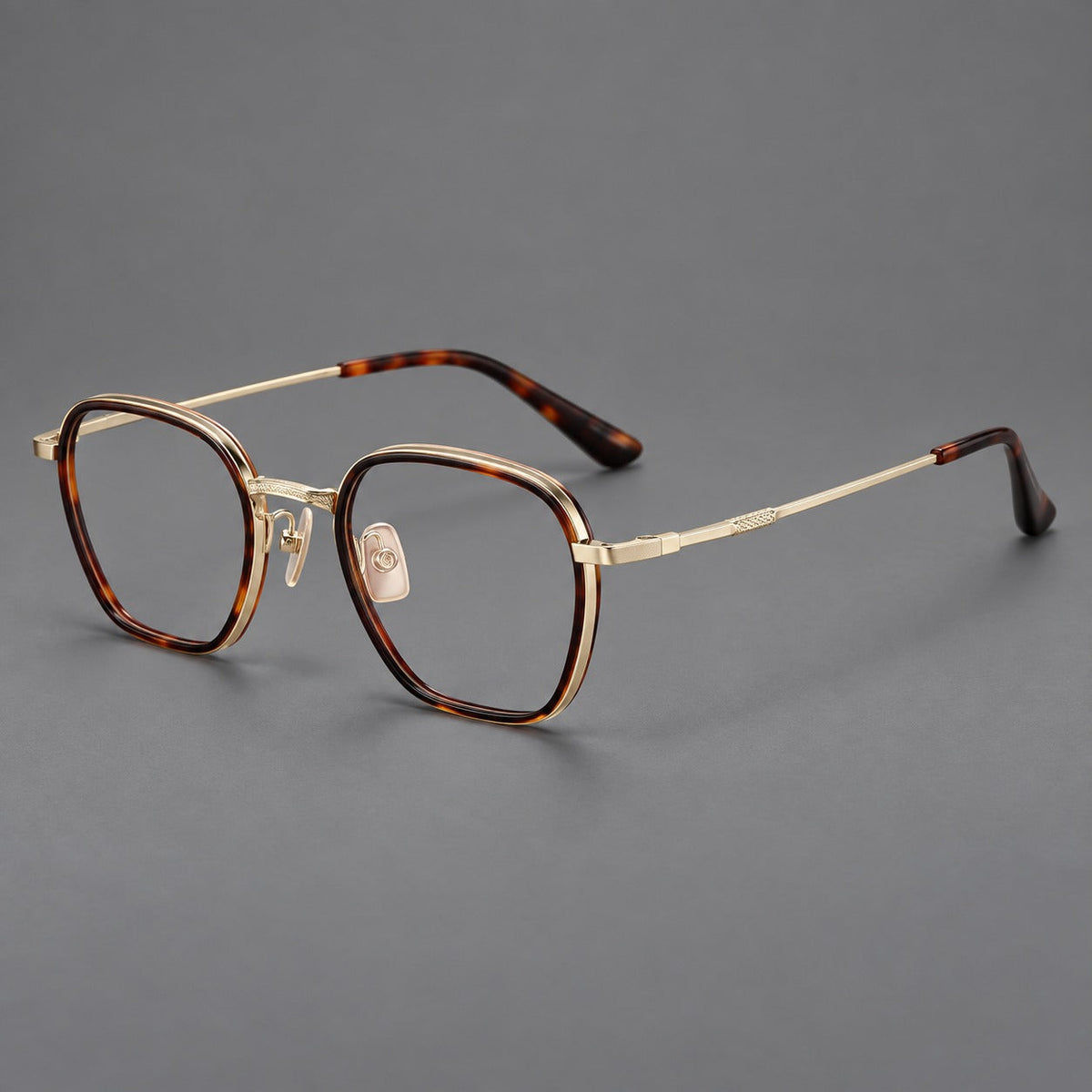 Soft square eyeglasses in acetate and titanium with slim rims and a finely engraved metal bridge in Tortoiseshell / Gold, three quarter view