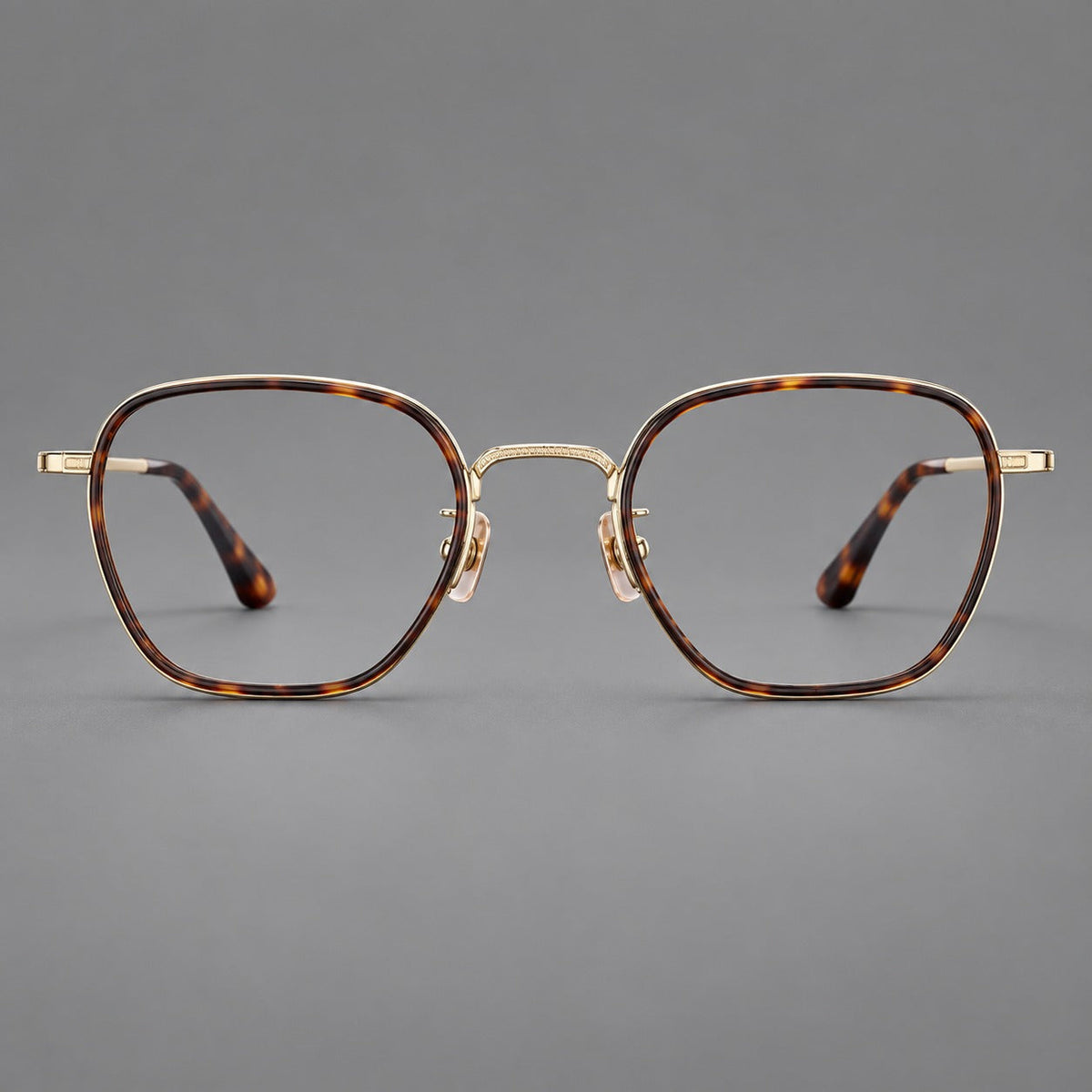 Soft square eyeglasses in acetate and titanium with slim rims and a finely engraved metal bridge in Tortoiseshell / Gold, front view