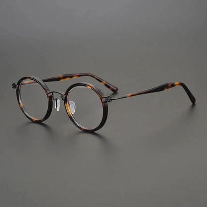 CINILY eyewear temple detail