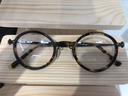 CINILY eyewear lens detail