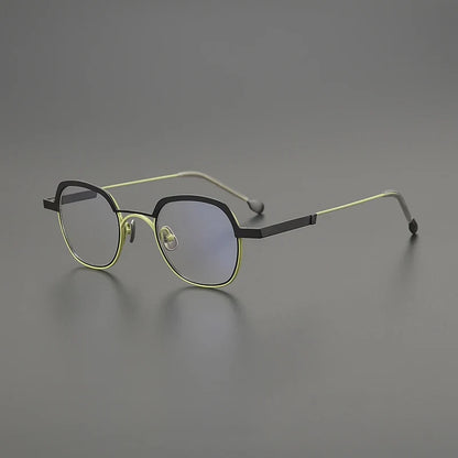CINILY eyewear temple detail