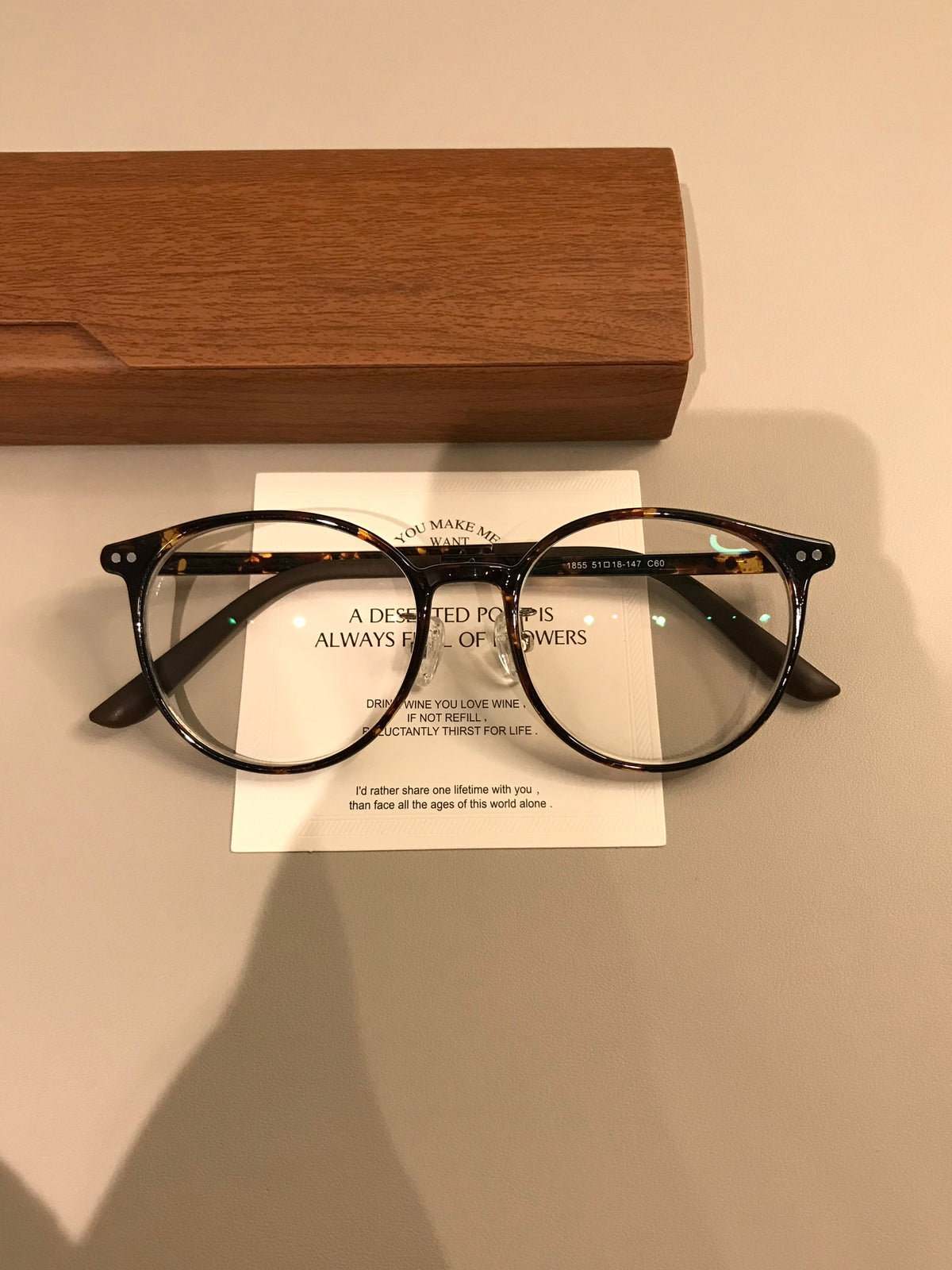 Retro Rounded Frames | Raised Bridge lens detail