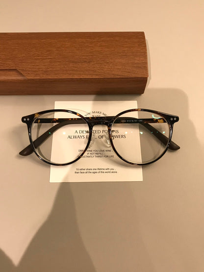 Retro Rounded Frames | Raised Bridge lens detail