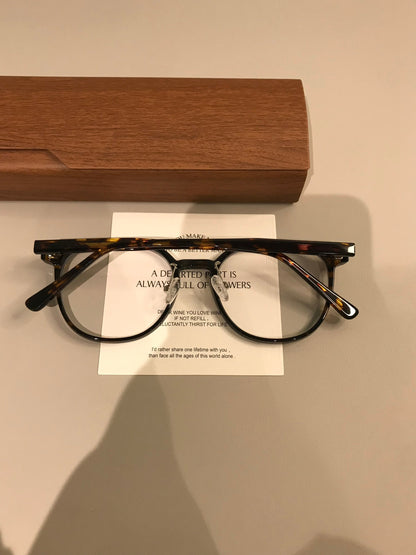 Rounded Square Frames | Amber Tortoise or Black temple detail