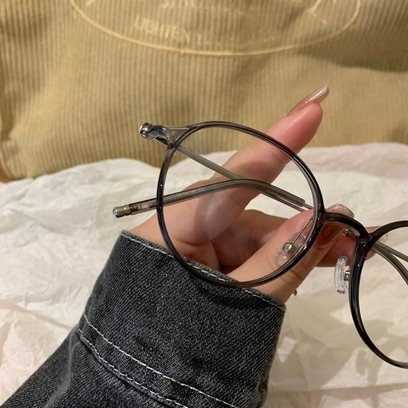 Thin-Rim Round Frames | Gray or Tea Brown lens detail