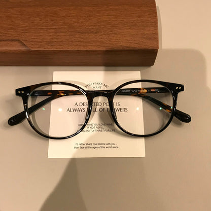 Retro Round Frames | Keyhole Bridge lens detail