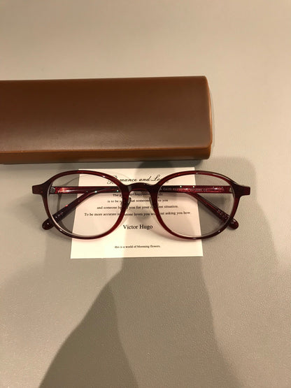 Oval Frames | Black, Burgundy or Tortoise lens detail