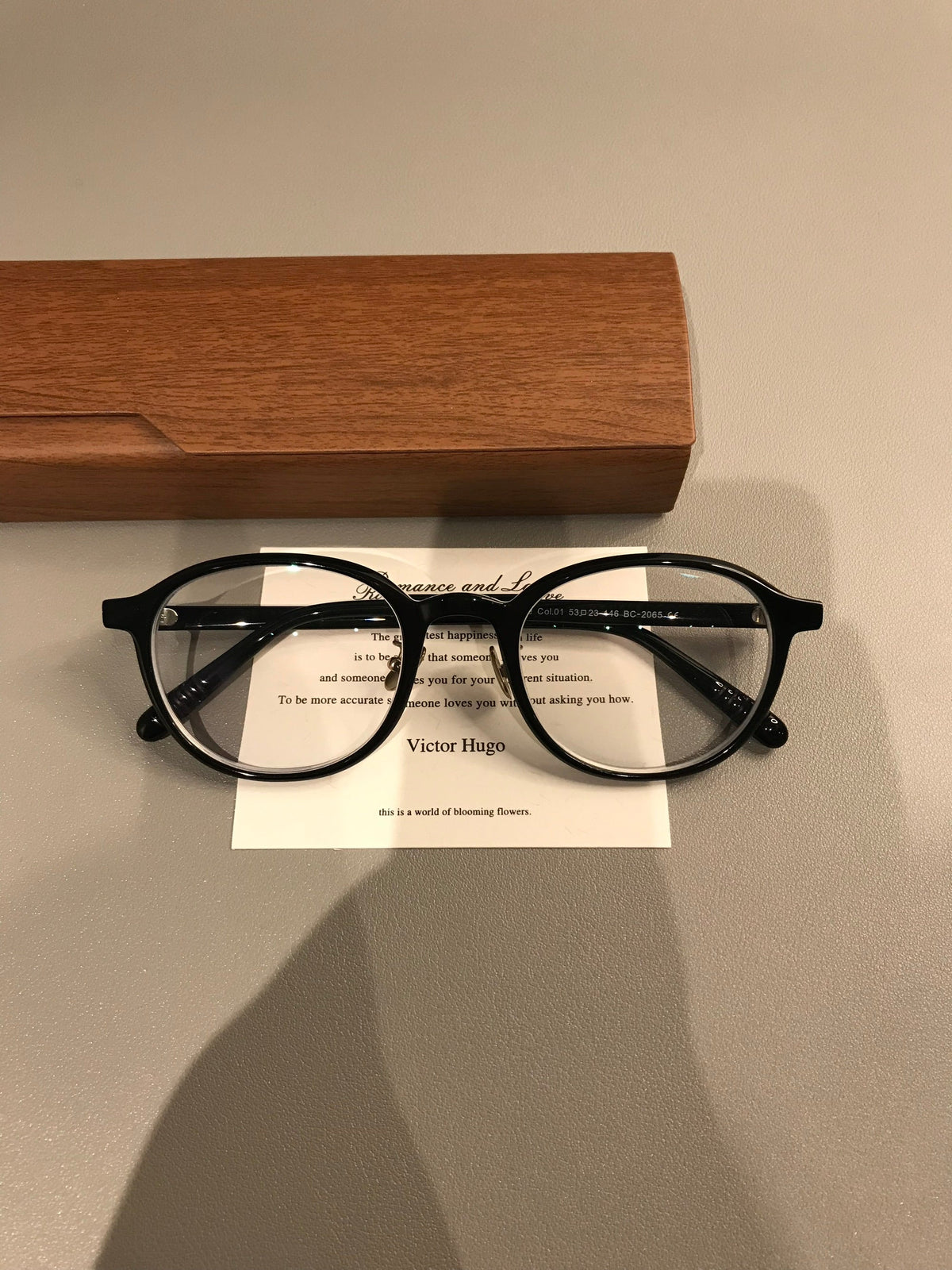 Oval Frames | Black, Burgundy or Tortoise frame detail