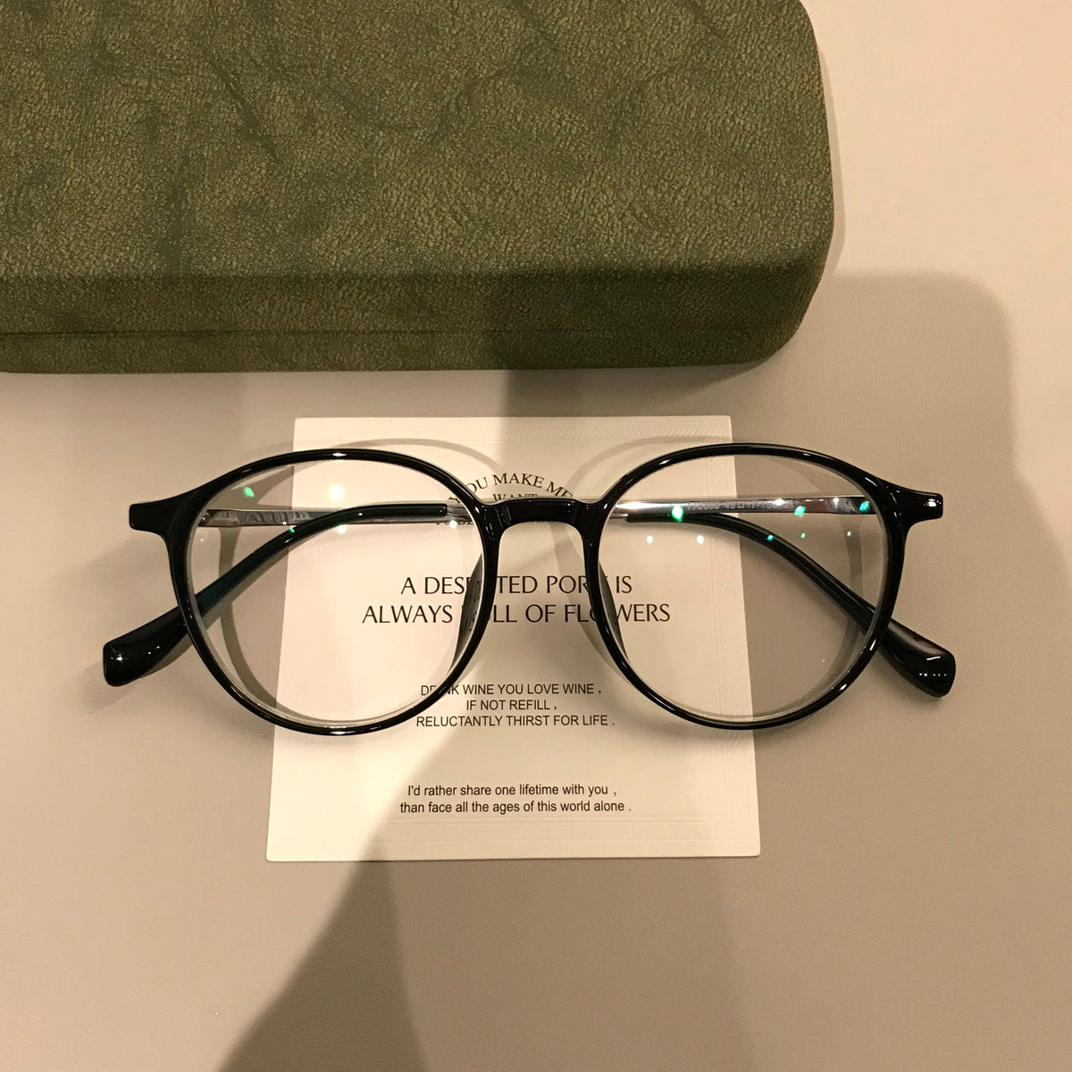 Round Keyhole Frames | Black or Clear Tea Brown lens detail