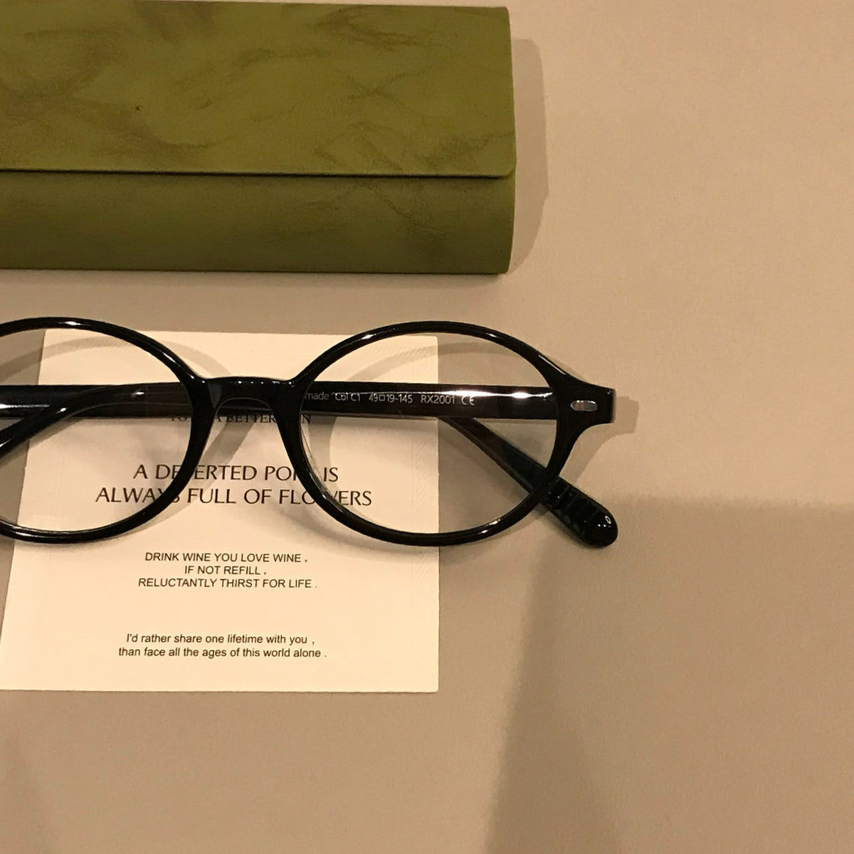 Low-Profile Retro Oval Eyeglass Frames frame detail