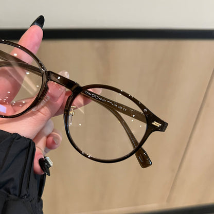 Rounded Cat-Eye Frames | Raised Corners frame detail