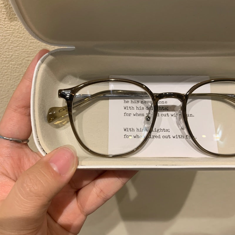 Classic Round Keyhole Eyeglass Frames frame detail