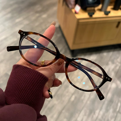 Retro Rounded Square Frames | Tortoiseshell temple detail