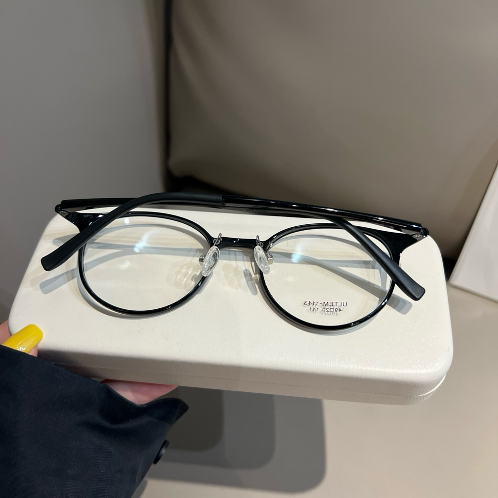 Compact Round Frames | Chestnut Brown or Black temple detail