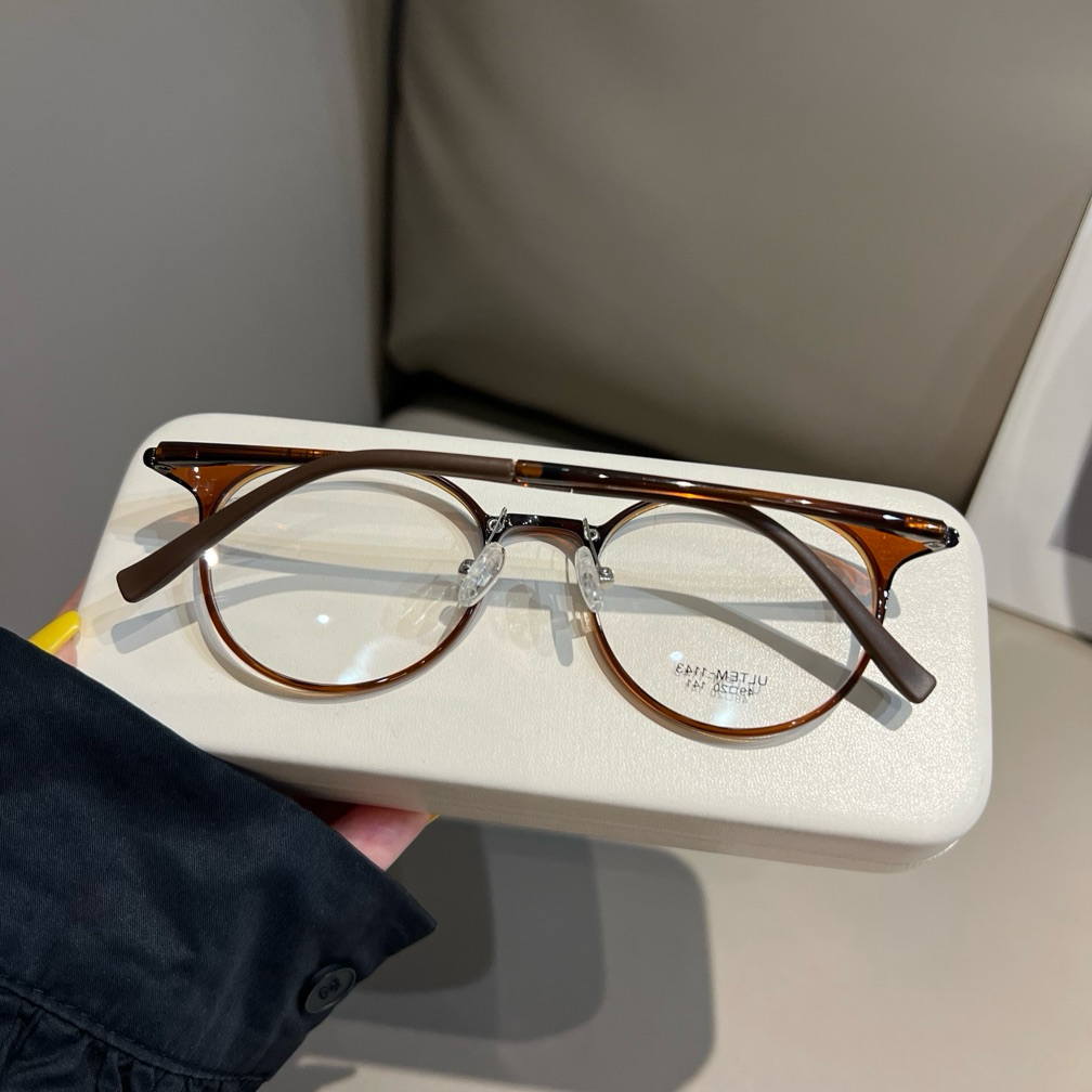 Compact Round Frames | Chestnut Brown or Black frame detail