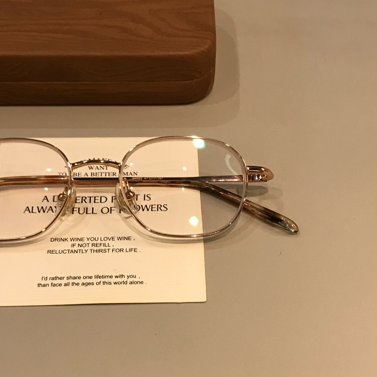 Rounded Rectangle Wire-Style Frames | Gold Tone front view