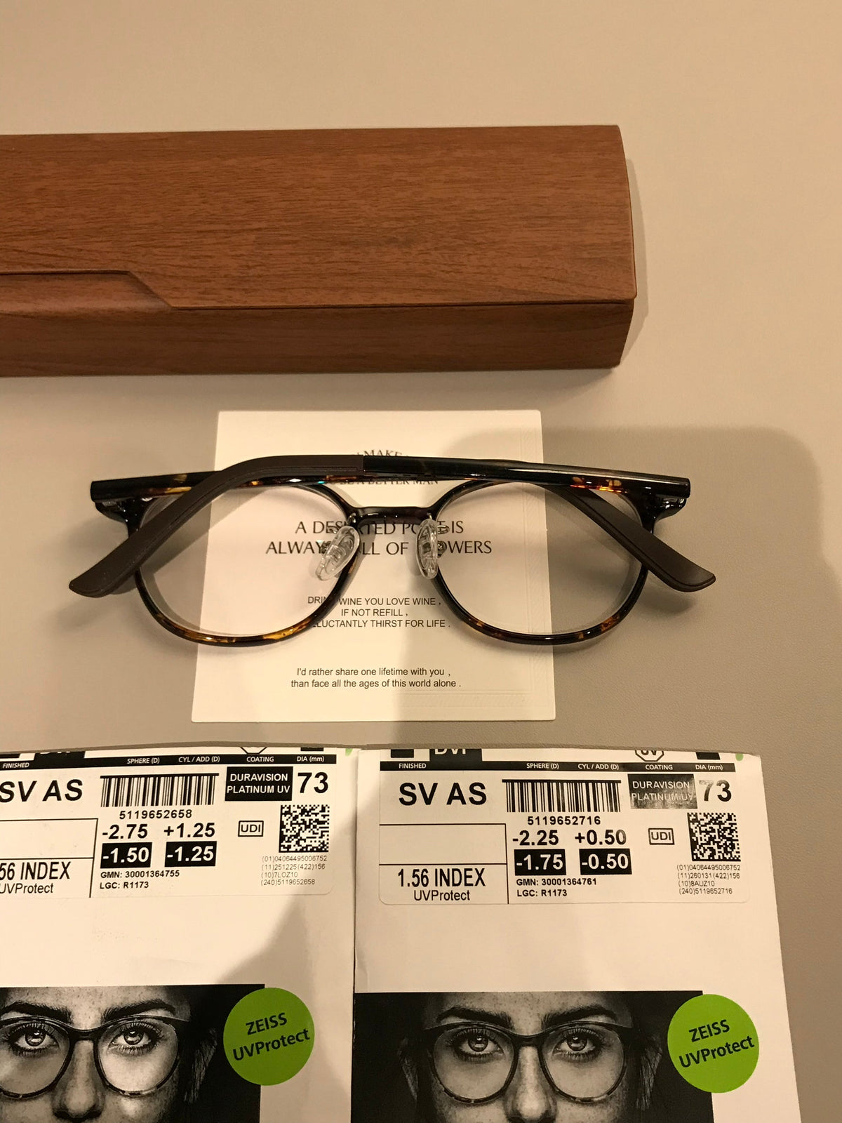Compact Retro Rounded Square Eyeglass Frames temple detail