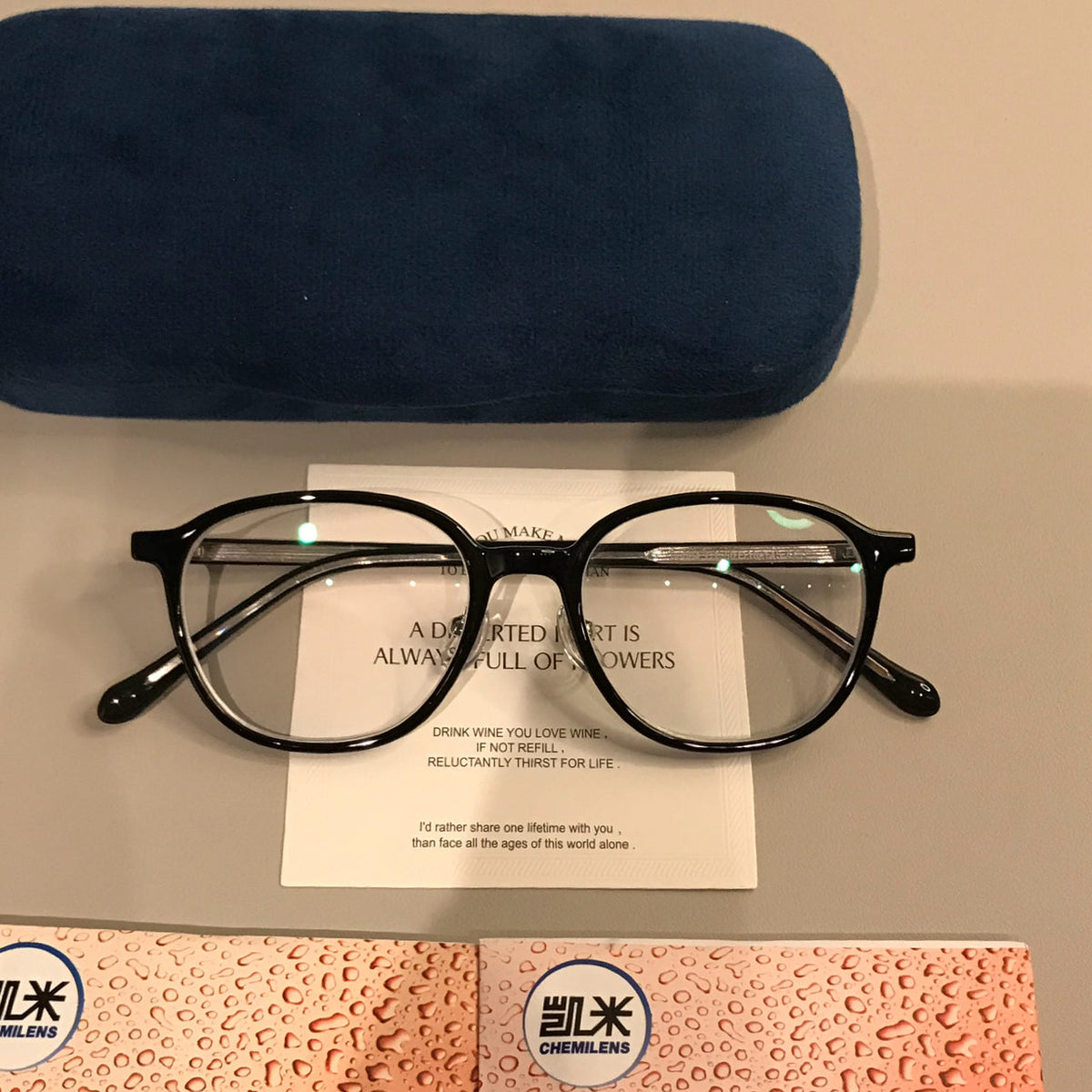 Men's Thin Rounded Square Eyeglass Frames frame detail
